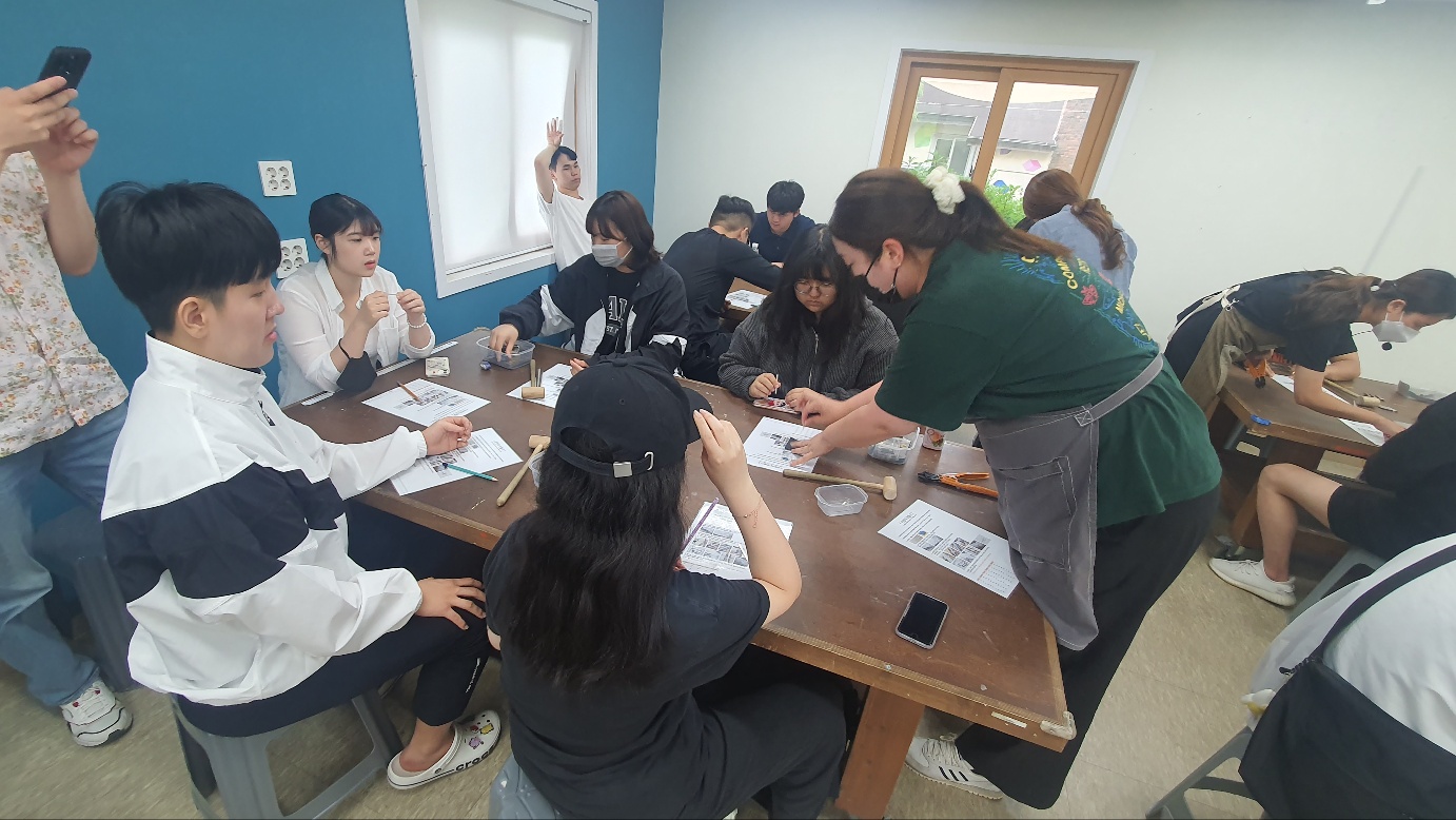 6.23 금속공예(사랑을 전달하며-은반지 만들기)